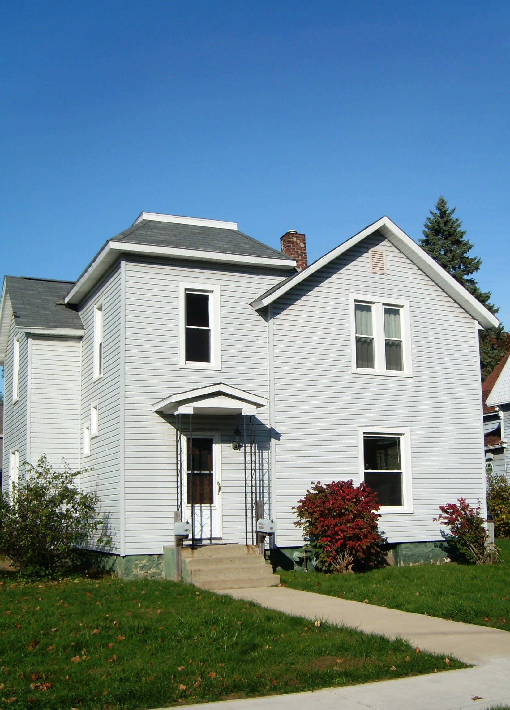 52.5 Budlong St